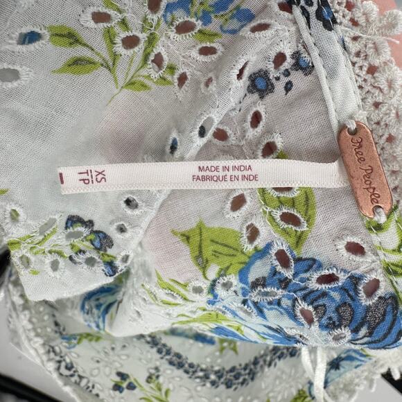 Free People Top White Womens XS Boho Floral Eyelet Cropped V-Neck Long Sleeve - Picture 6 of 8